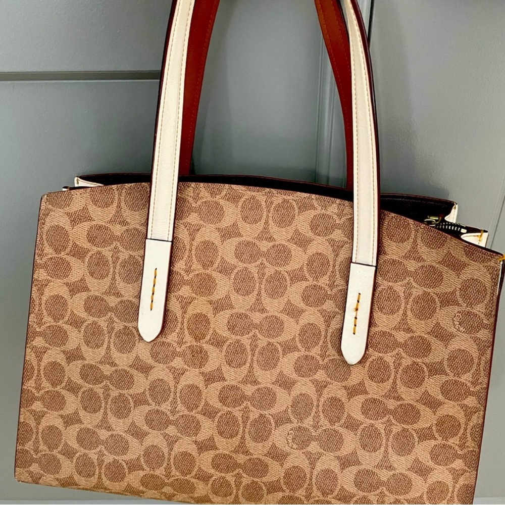 Stunning Authentic Coach Tatum Carryall 40 Bag in Signature
